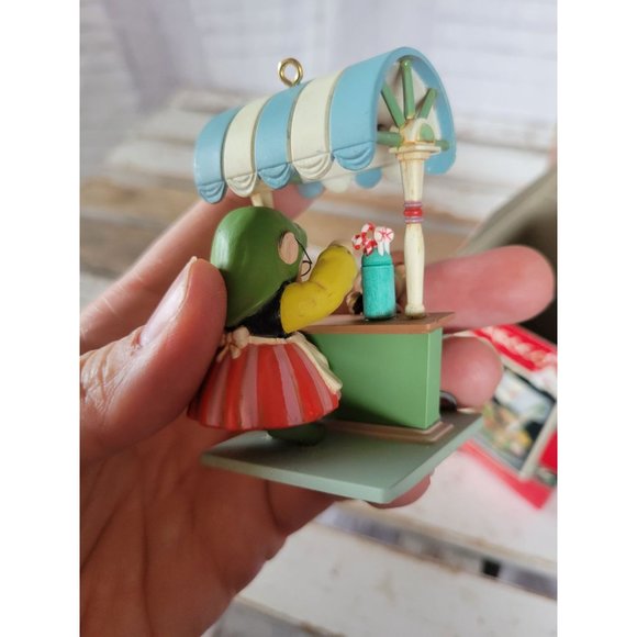 Enesco Santa's sweet Yuletide Fair ornament candies 1990 second edition - Picture 5 of 10